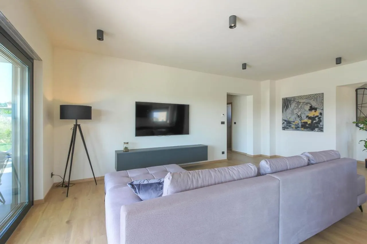 Modern Villa With Private Pool In Pula