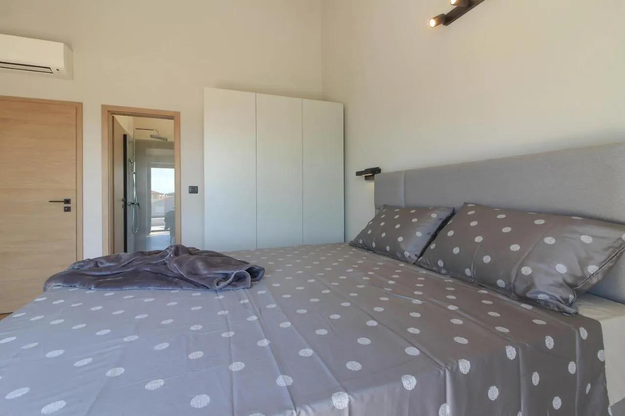 Modern Villa With Private Pool In Pula