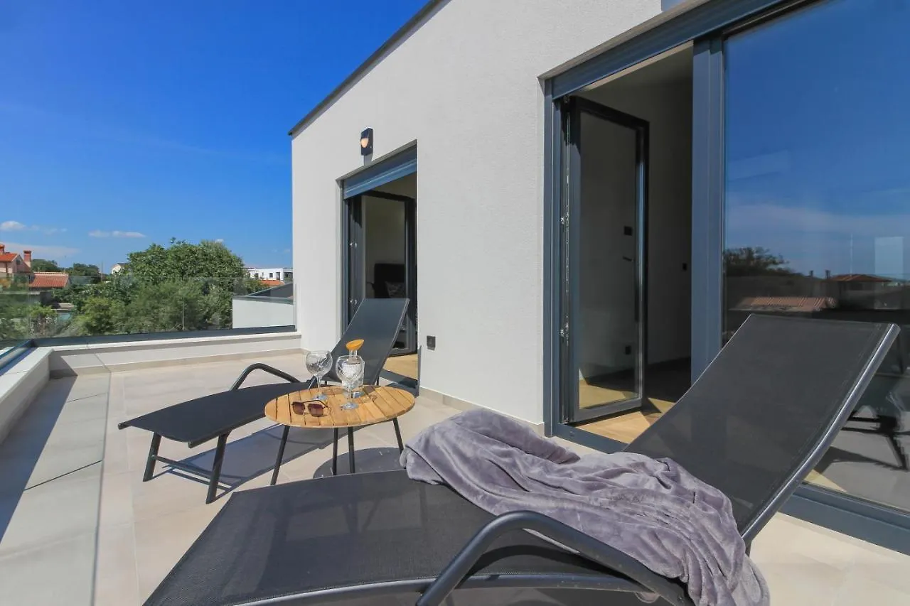 Modern Villa With Private Pool In Пула